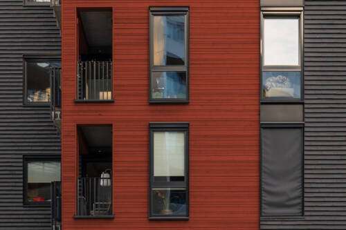 Thermowood med rødfarge