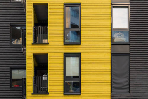 Thermowood med gulfarge
