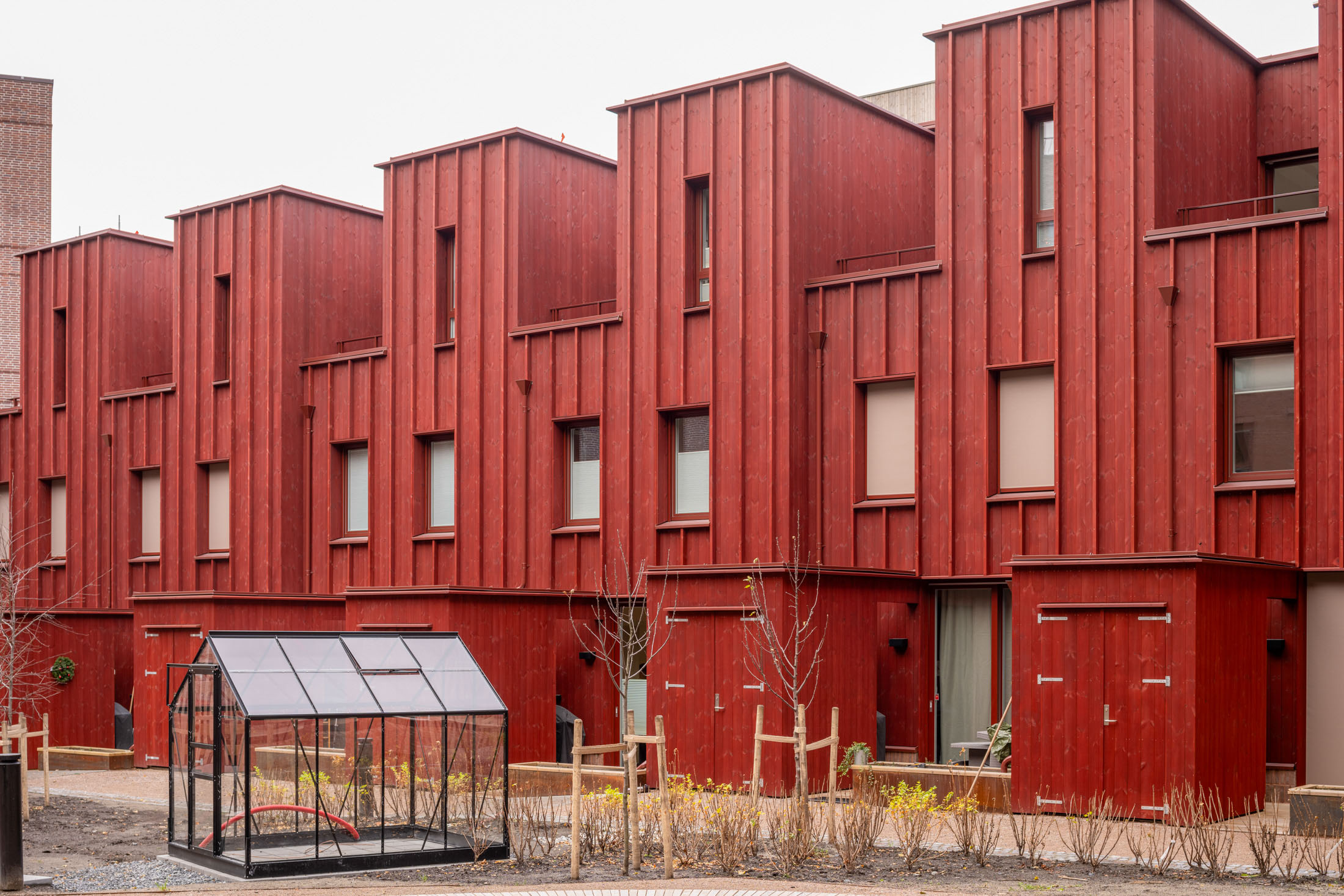 Woodify har levert Thermowood furu patina med farge til prosjektet på Nansenløkka på Fornebu