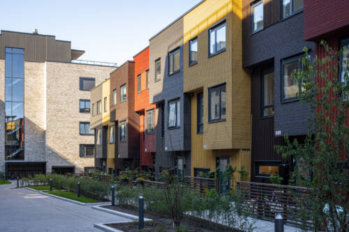 Wooodify leverer brannsikker thermowood kledning – miljøvennlig og vedlikeholdsfri fasadekledning i tre.