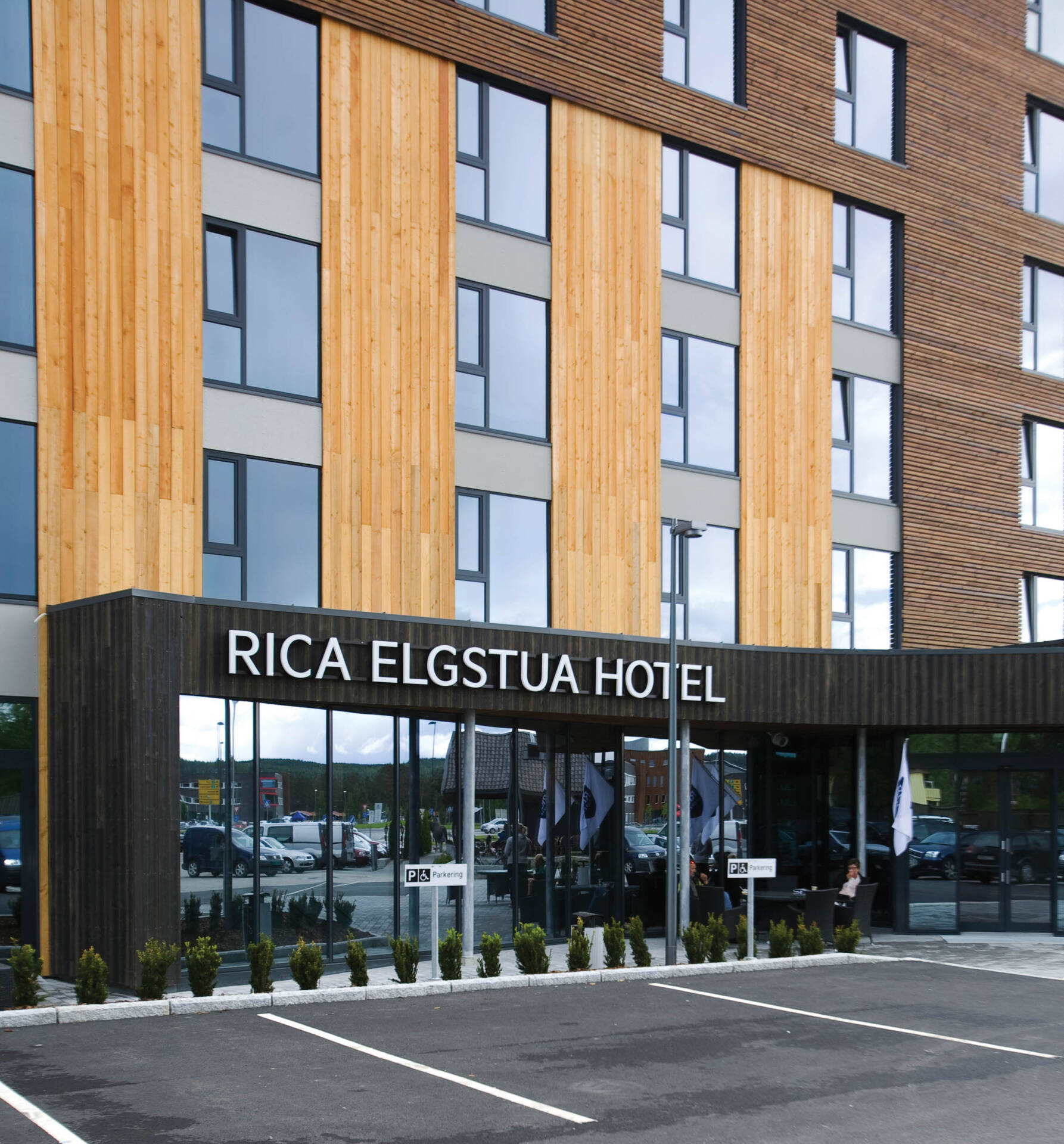 Brannimpregnert utvendig kledning Elgstua Hotell Woodify har levert brannimpregnert utvendig kledning til Elgstua Hotell