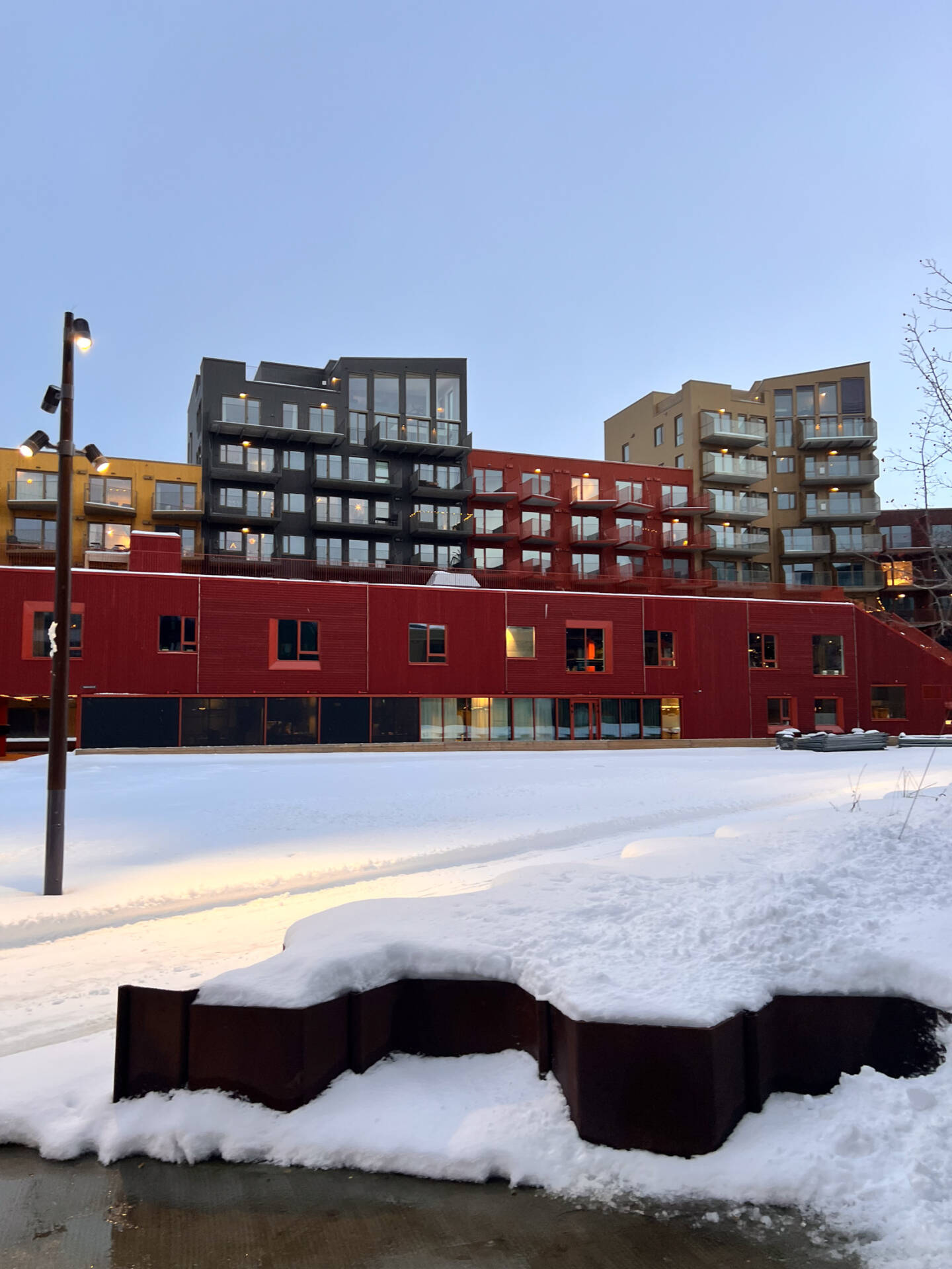 Thermowood med farge Vervet barnehage har fått Thermowood med farge fra Woodify