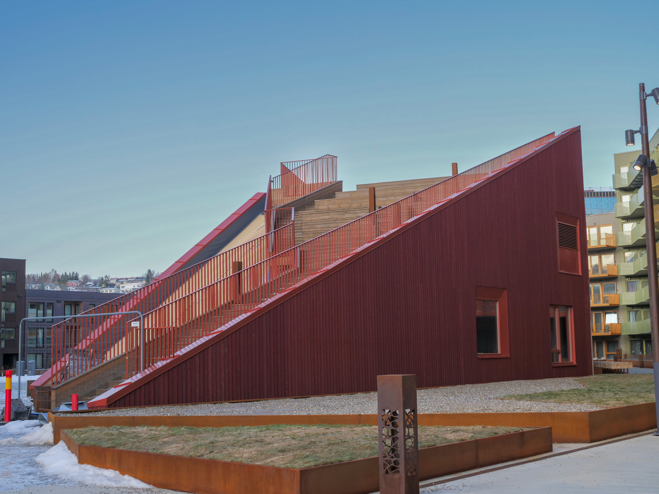 Thermowood med farge Vervet barnehage har fått Thermowood med farge fra Woodify