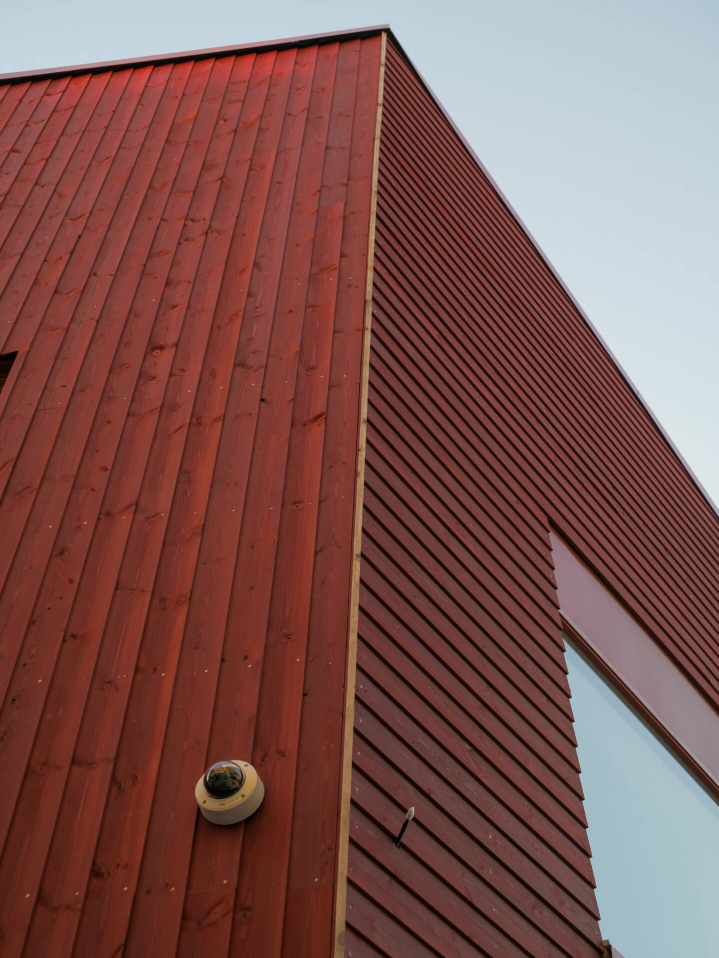 Thermowood med farge Vervet barnehage har fått Thermowood med farge fra Woodify