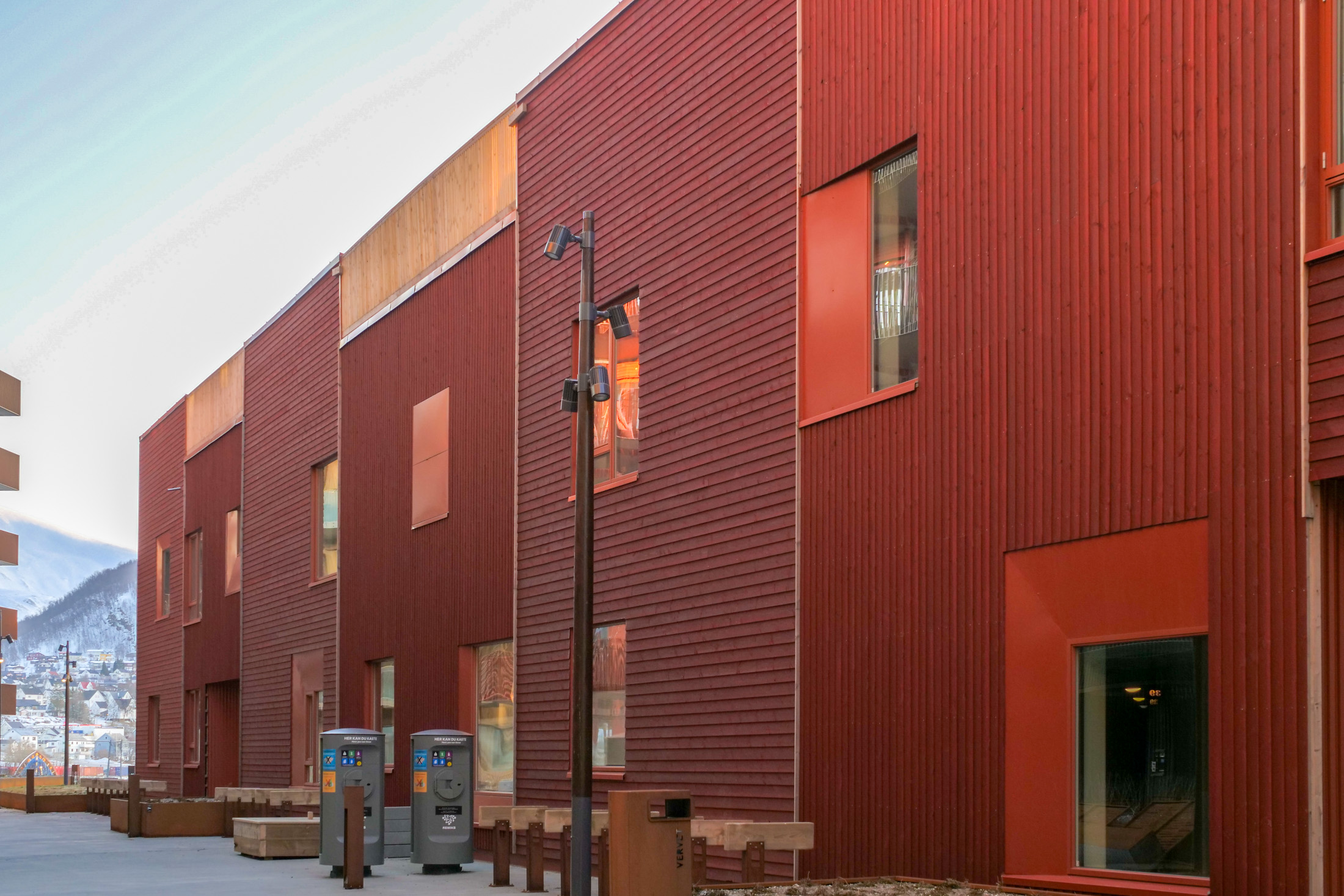 Thermowood med farge Vervet barnehage har fått Thermowood med farge fra Woodify