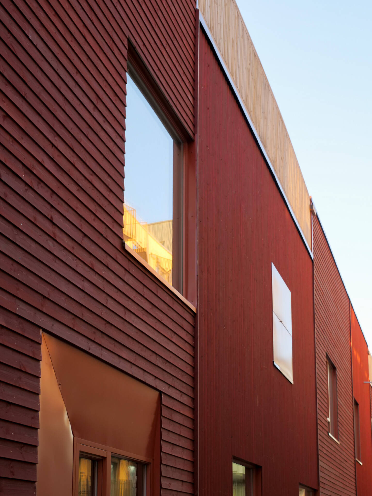 Thermowood med farge Vervet barnehage har fått Thermowood med farge fra Woodify