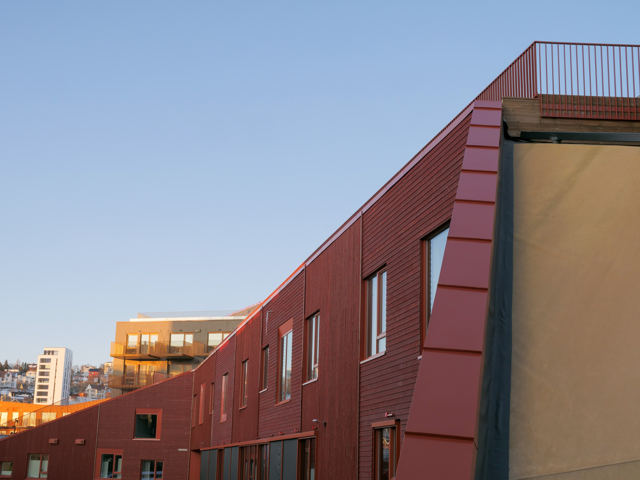 Thermowood med farge Vervet barnehage har fått Thermowood med farge fra Woodify