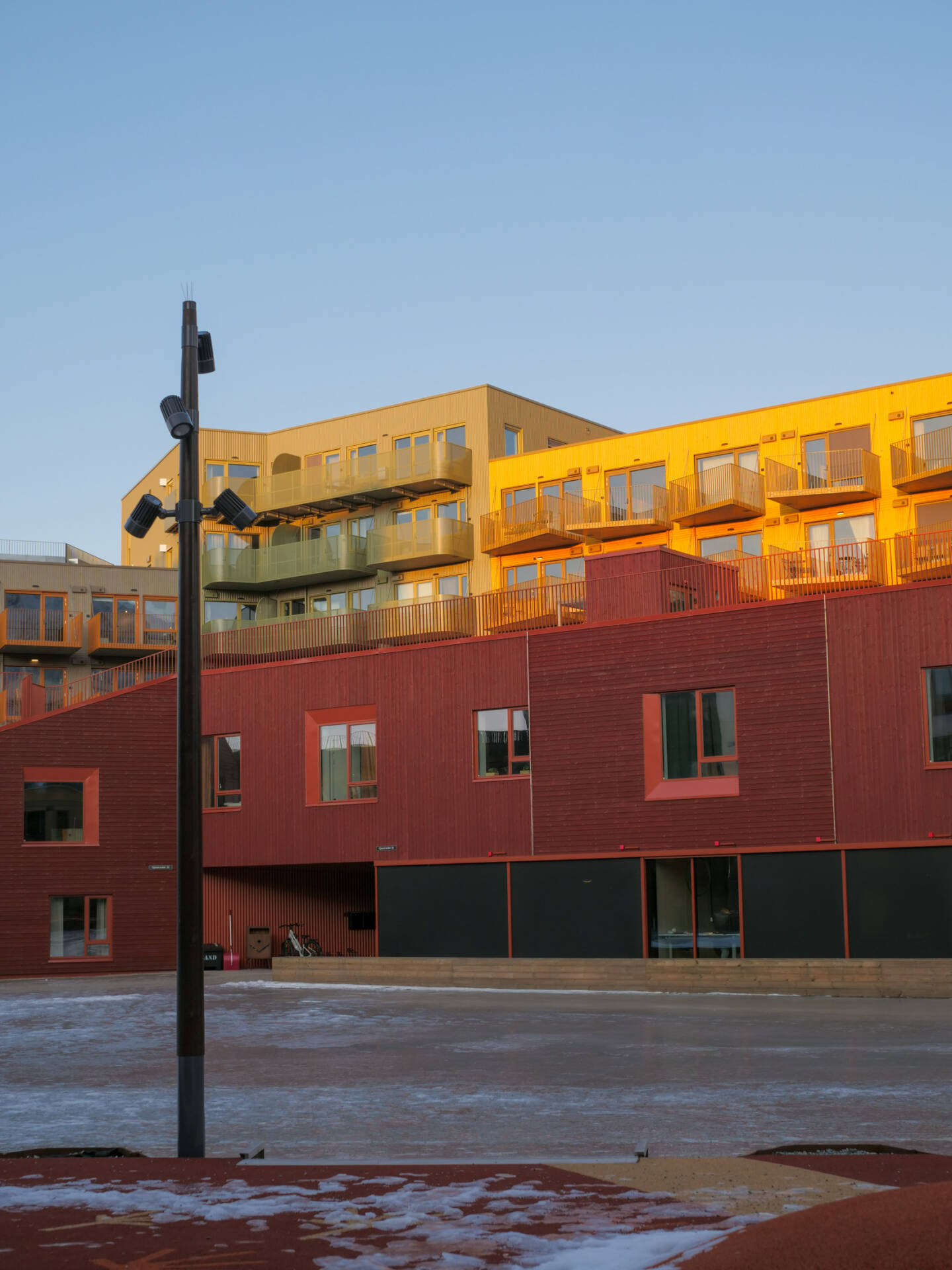 Thermowood med farge Vervet barnehage har fått Thermowood med farge fra Woodify